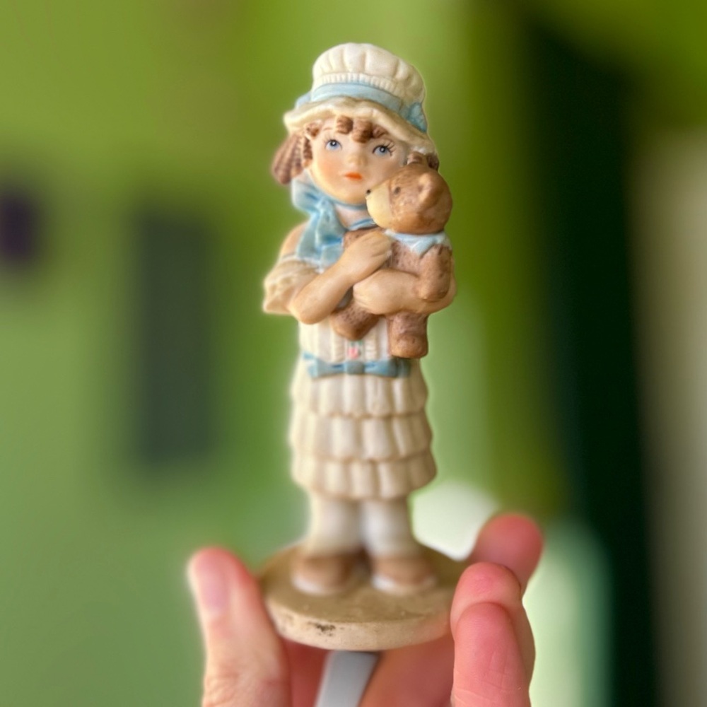 Cottagecore 3D Girl Farmhouse Figurine Country Meadow Art Decor